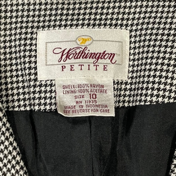 Vintage 90sBlack and White Houndstooth Print Blazer, Lace Hanky Button Front - Picture 9 of 10